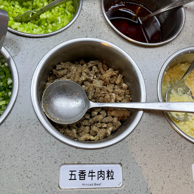 这么多餐厅涨价,为什么大家只骂海底捞?(图1) 这么多餐厅涨价,为什么大家只骂海底捞?(图1)