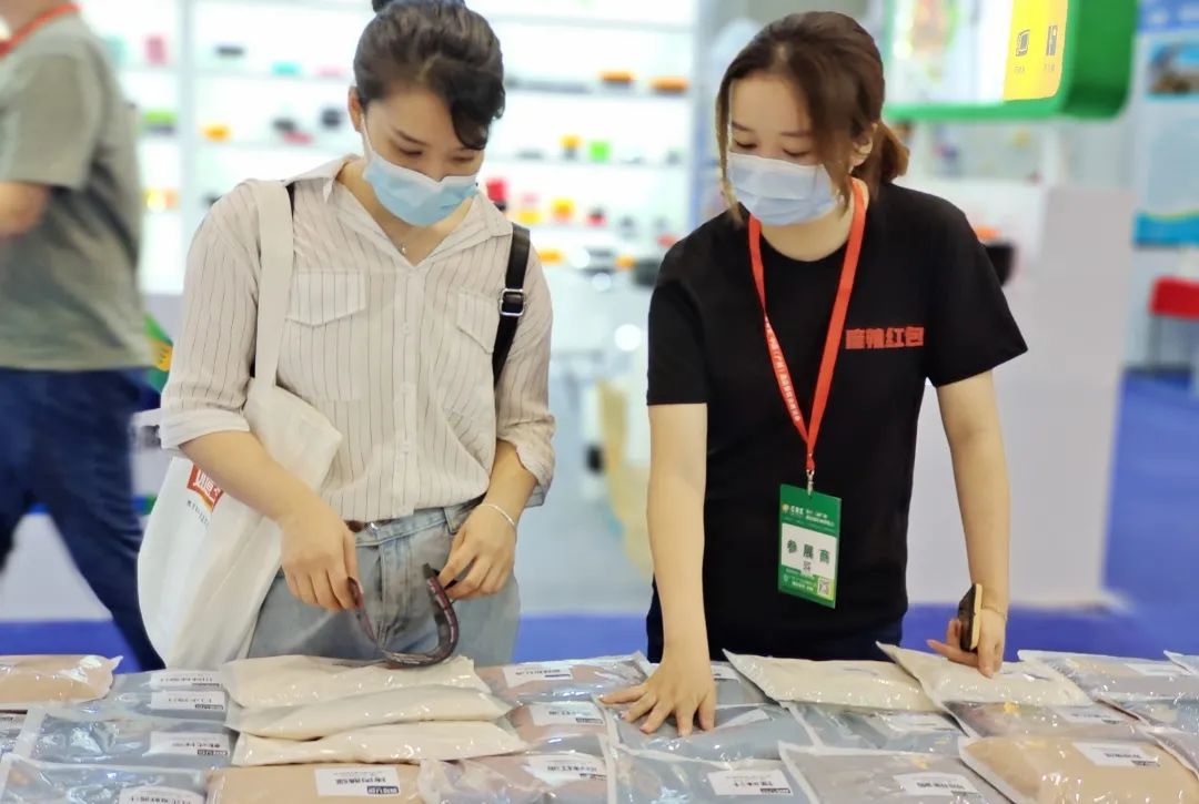 回顾 | 聚焦CRE中国餐博会,麻辣红包大放异彩(图5) 回顾 | 聚焦CRE中国餐博会,麻辣红包大放异彩(图5)