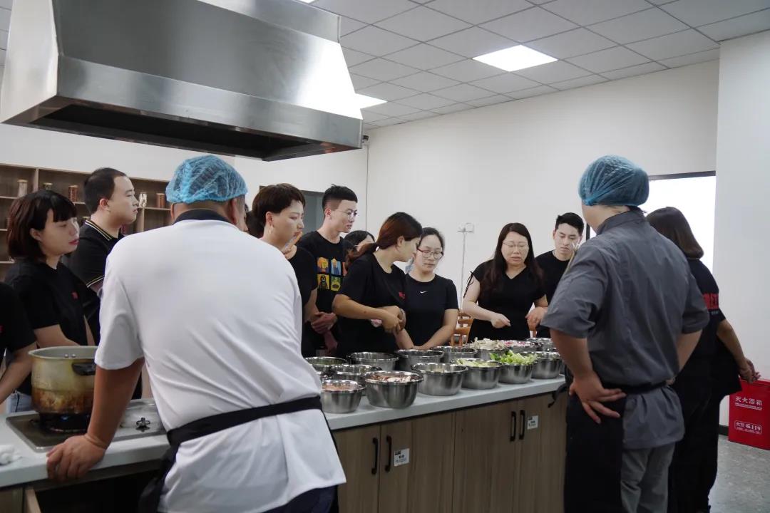 麻辣红包研发部召开“6月产品运用专题交流研讨会”(图3) 麻辣红包研发部召开“6月产品运用专题交流研讨会”(图3)