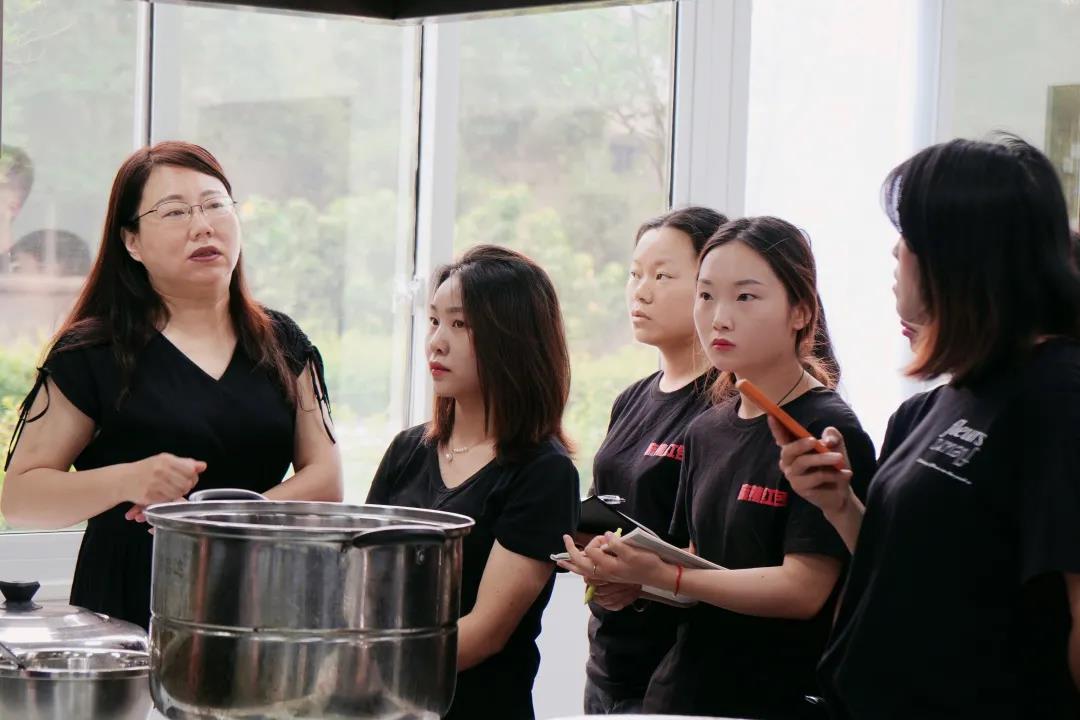 麻辣红包研发部召开“6月产品运用专题交流研讨会”(图4) 麻辣红包研发部召开“6月产品运用专题交流研讨会”(图4)